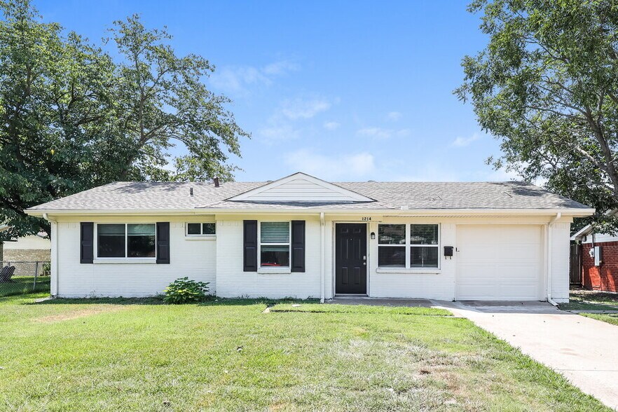 Primary Photo - 1214 Ashland Dr