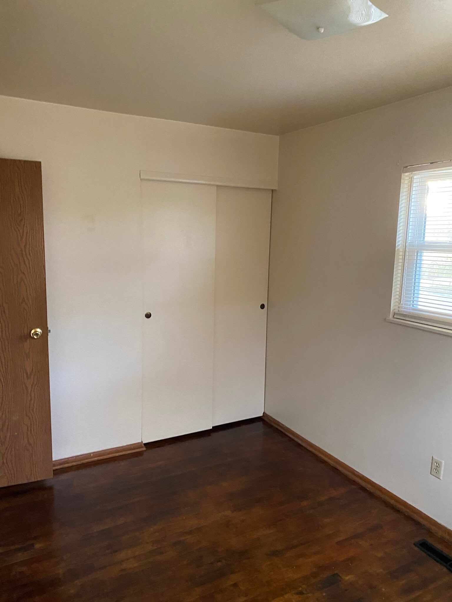 Rear bedroom - 3946 La Rosa Dr
