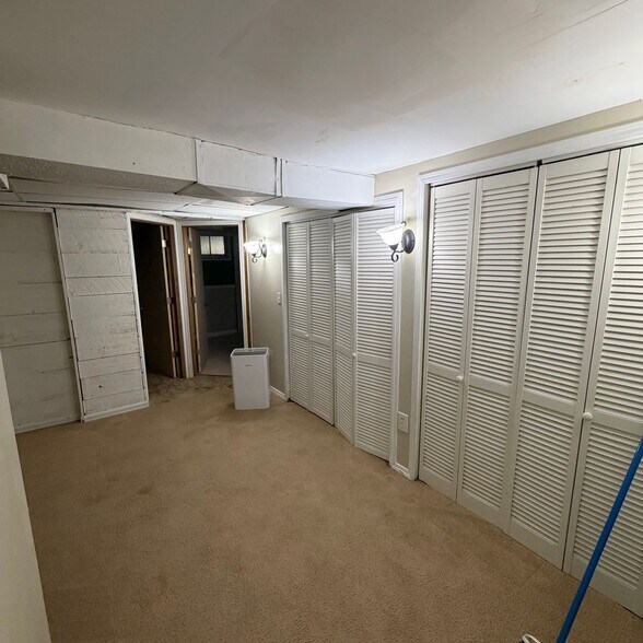 Family room laundry - 10002 N Whitworth Dr