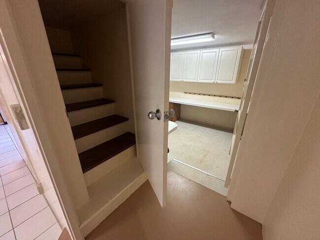 Building Photo - Charming Wilhelmina Rise Home with Stunning Diamond Head & Ocean Views