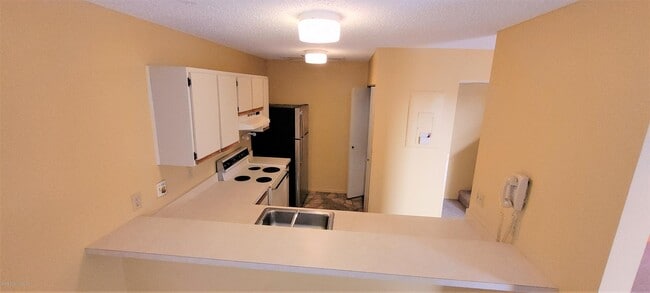 Building Photo - 1485 Malibu Cir NE