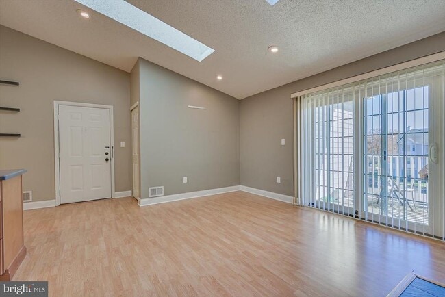 Building Photo - 268 Kempsey Dr