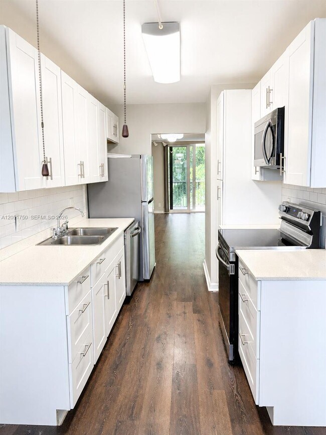 Building Photo - 250 Jacaranda Dr