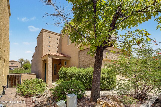 Building Photo - 504 S Stephanie Loop