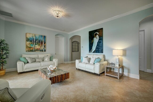 Building Photo - 8980 Lakeview Pl