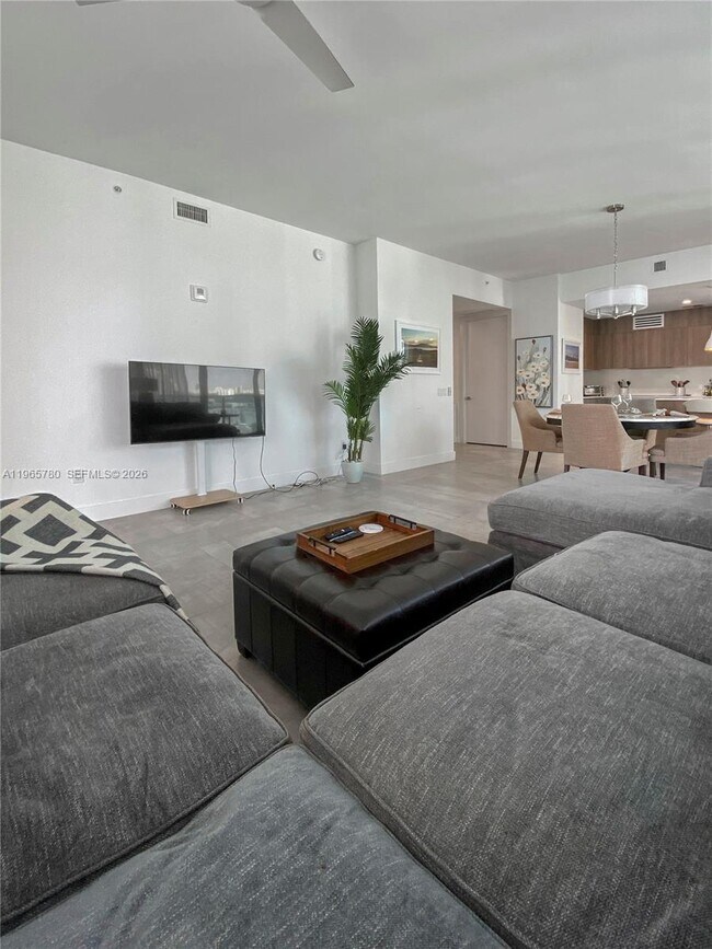 Building Photo - 17550 Collins Ave