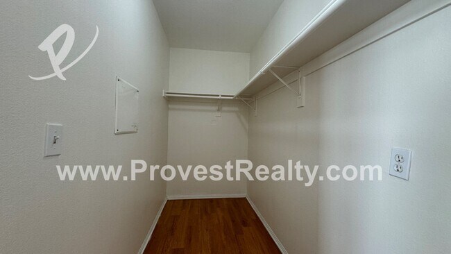 Building Photo - 4 Bed, 2.5 Bath Adelanto Home!!