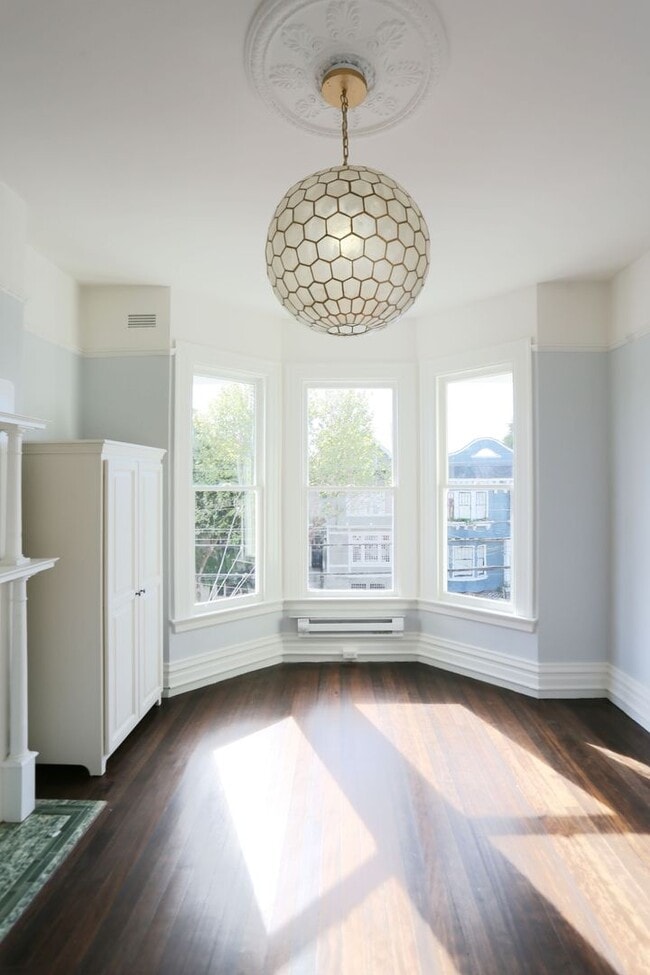 Building Photo - 144 10th Ave