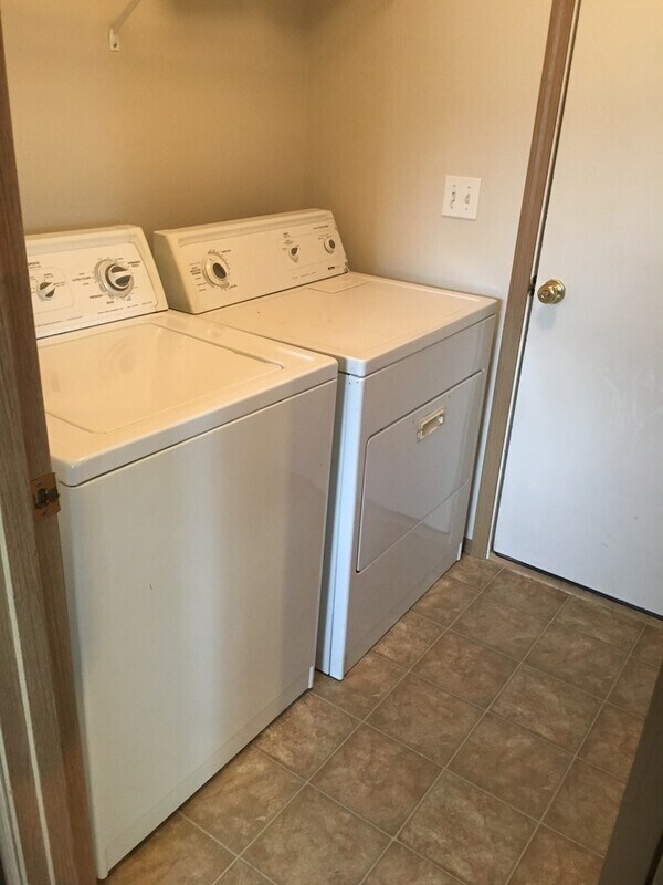 Building Photo - 8619 Overland Ct