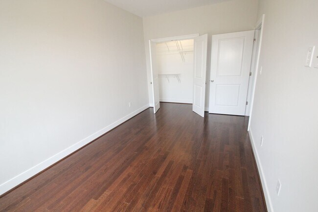 Building Photo - 1507 W Cary St