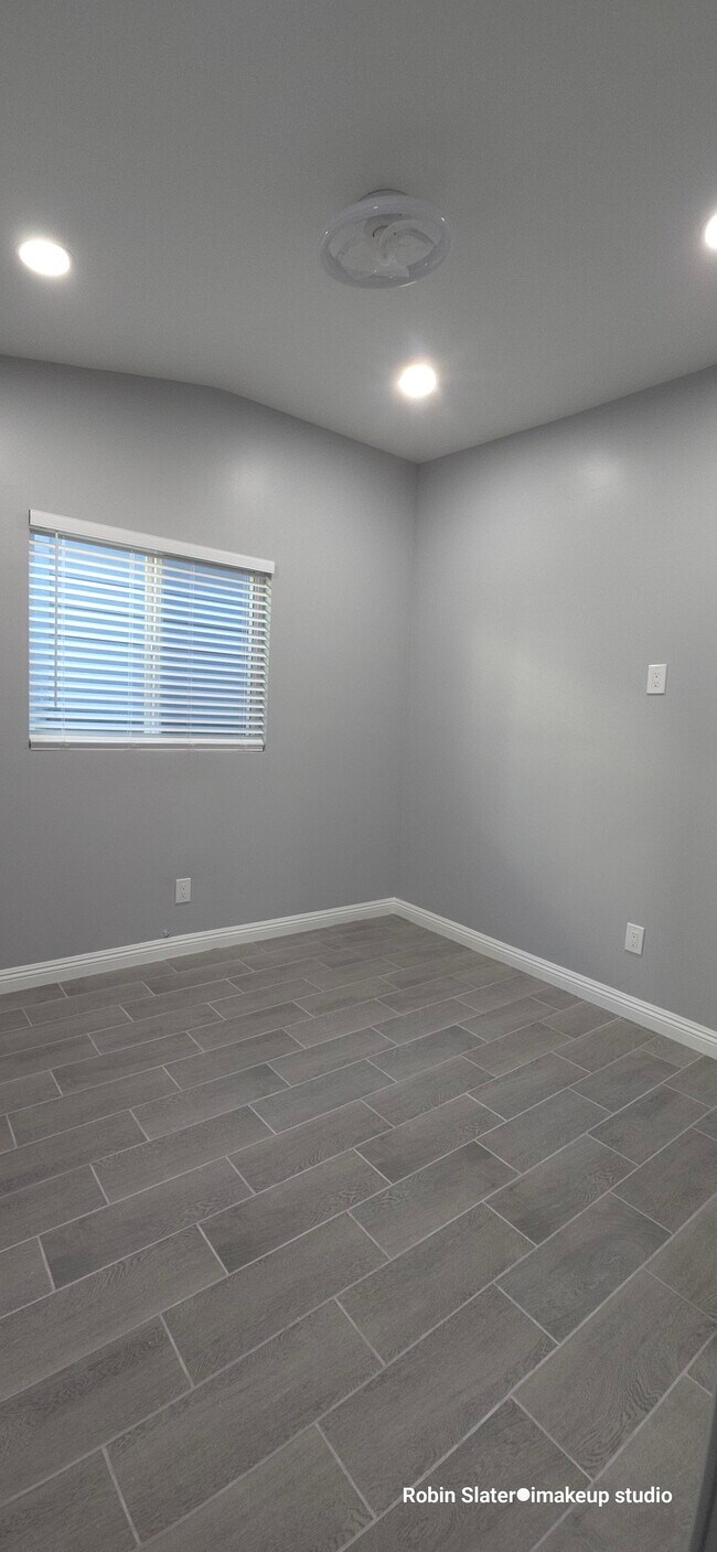 Building Photo - 4159 La Salle Ave