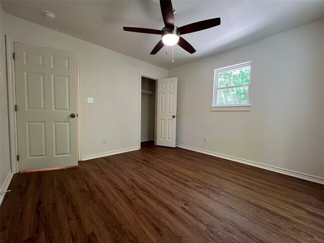 Building Photo - 1231 Sycamore Ave