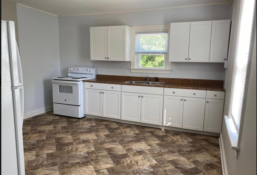 Kitchen - 1103 E McCarty St