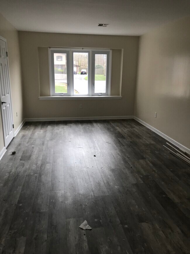 Building Photo - 201 Spring Mill Dr