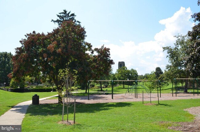 Building Photo - 313 N Market St