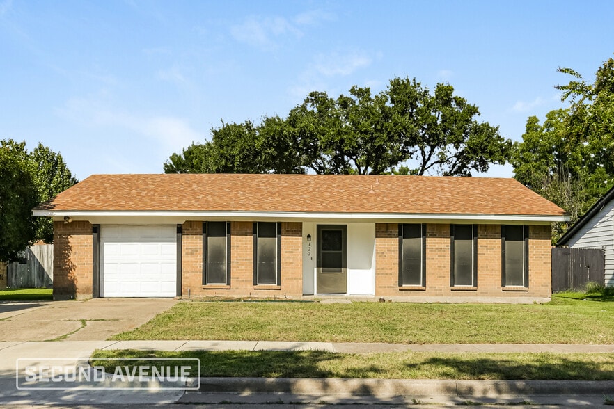 Primary Photo - 422 Southlake Dr