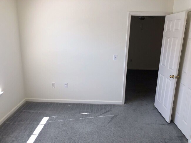 Building Photo - 146-K University Village