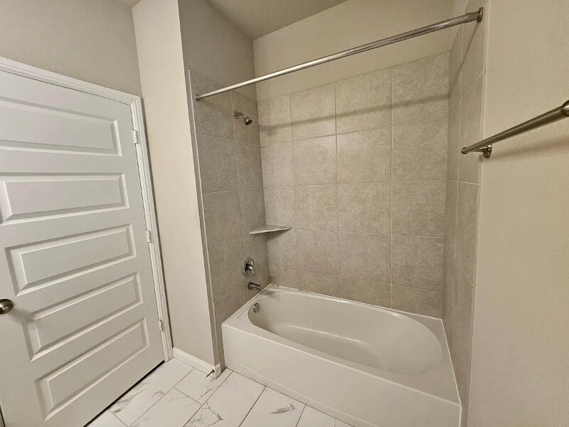 Building Photo - 7811 Tindarey Maple Trace