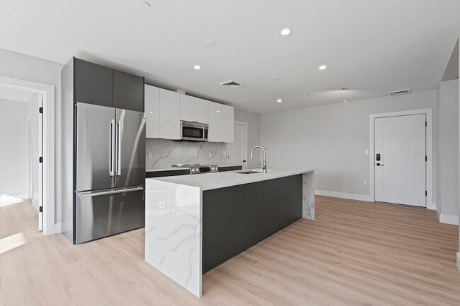Building Photo - 25 2nd St