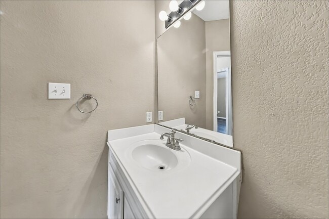 Building Photo - 2918 Meridian Bay Ln