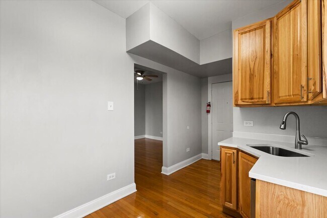 Building Photo - 1048 N Spaulding Ave