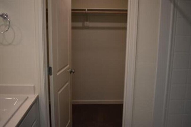 Building Photo - 4523 Iris Ct