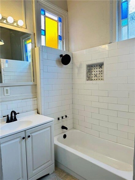 Building Photo - 2216 Jena St