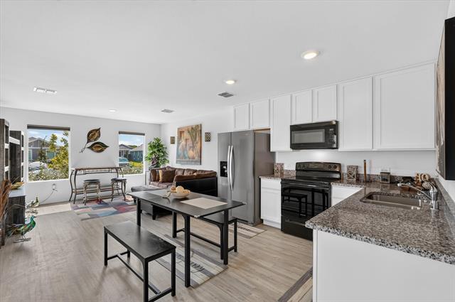 Building Photo - 6825 Sunbeam Cir