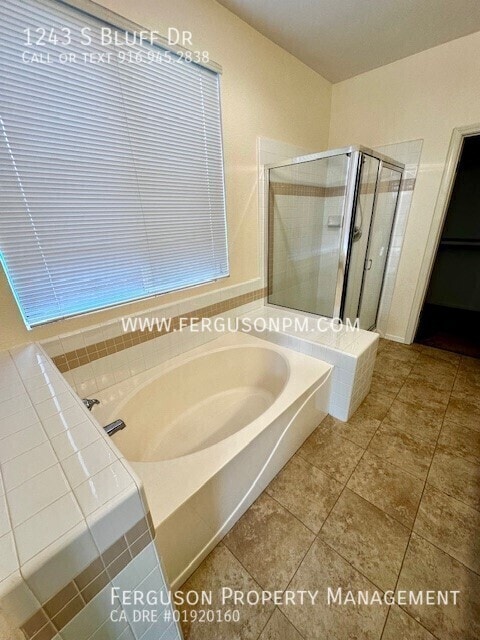 Building Photo - 1243 S Bluff Dr
