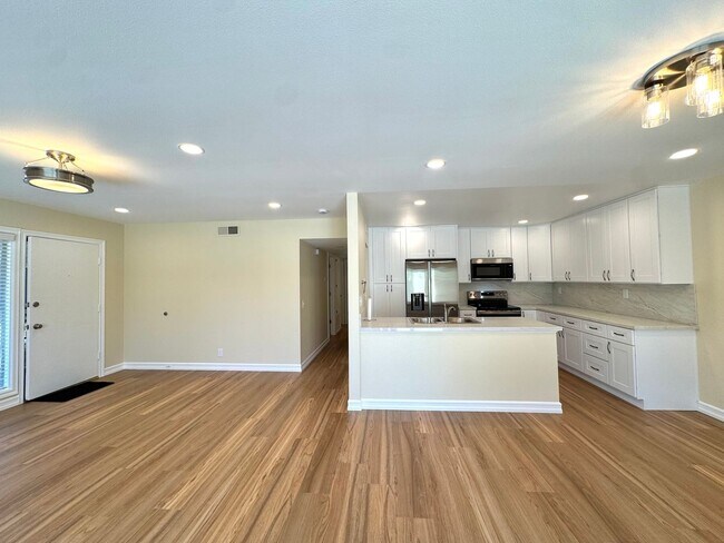Building Photo - Beautifully Updated 3 Bedroom, 2 Bath with Private Yard