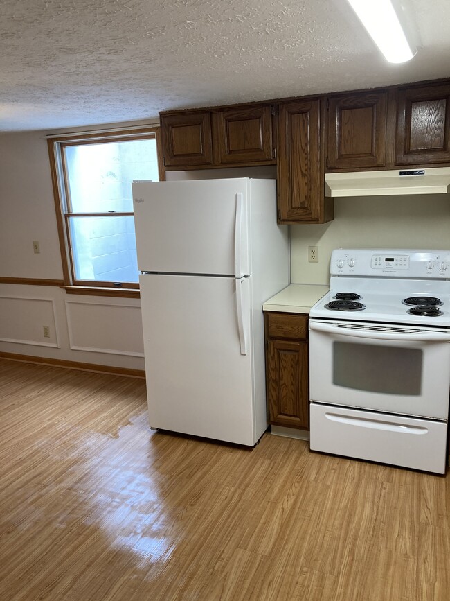 Kitchen - 7065 Starcliff Ave NW