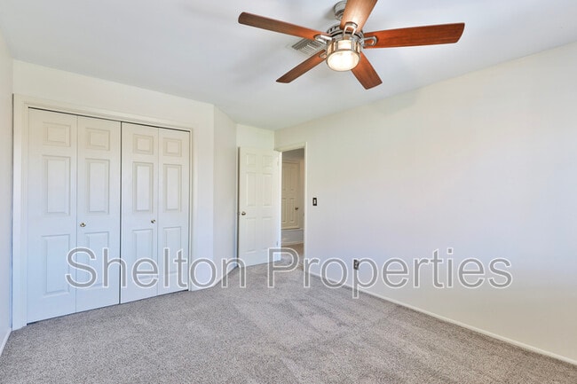 Building Photo - 2708 E Leonora St