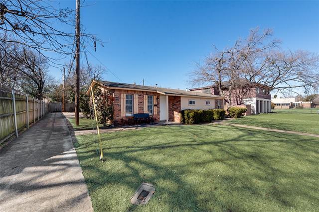 Building Photo - 506 N Elm St