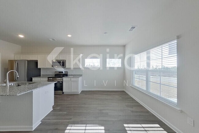 Building Photo - 2253 Banyon Cir