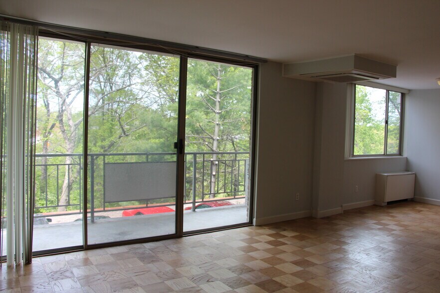 Building Photo - 1512 S Arlington Ridge Rd