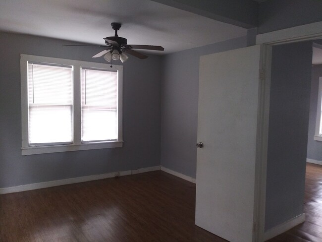 Building Photo - 1 Bedroom 1 Bath Duplex