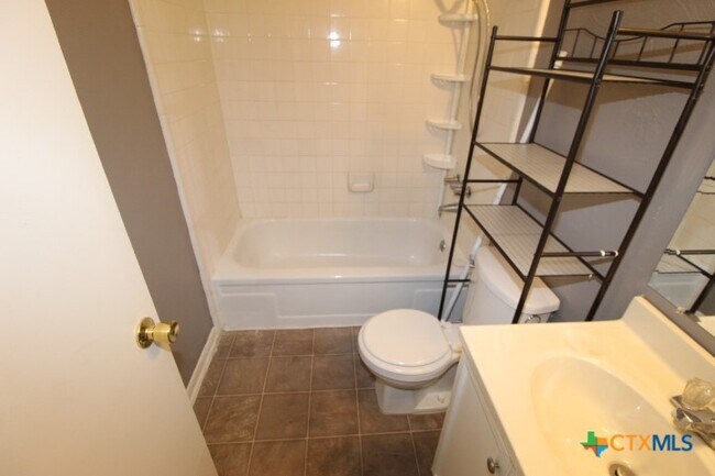 Building Photo - 308 Bonnie Ln