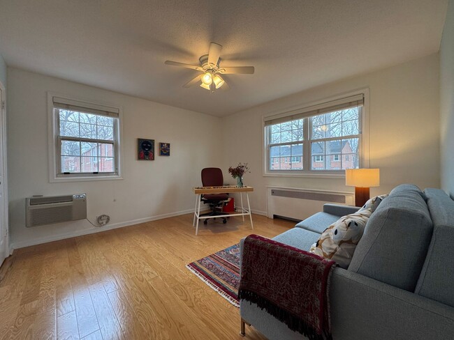 Building Photo - Fully Furnished 2 Bed 2 Bath Condo In Serene Arlington Oaks