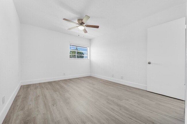 Building Photo - 511 Flanders K