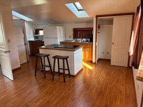 Building Photo - Above Garage 1 Bd with W/D in Unit!