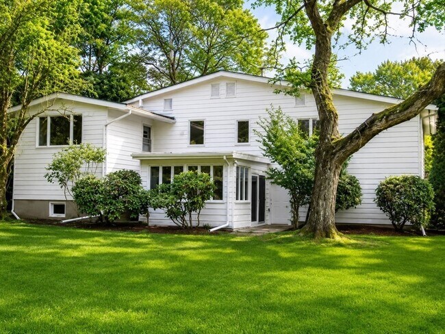 Building Photo - 132 Brandeis Rd