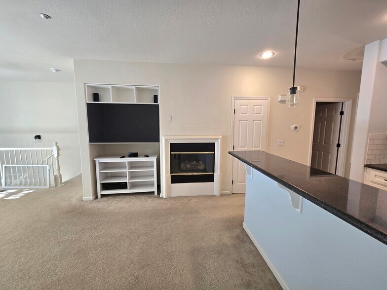 Building Photo - 4353 Fitzwilliam St