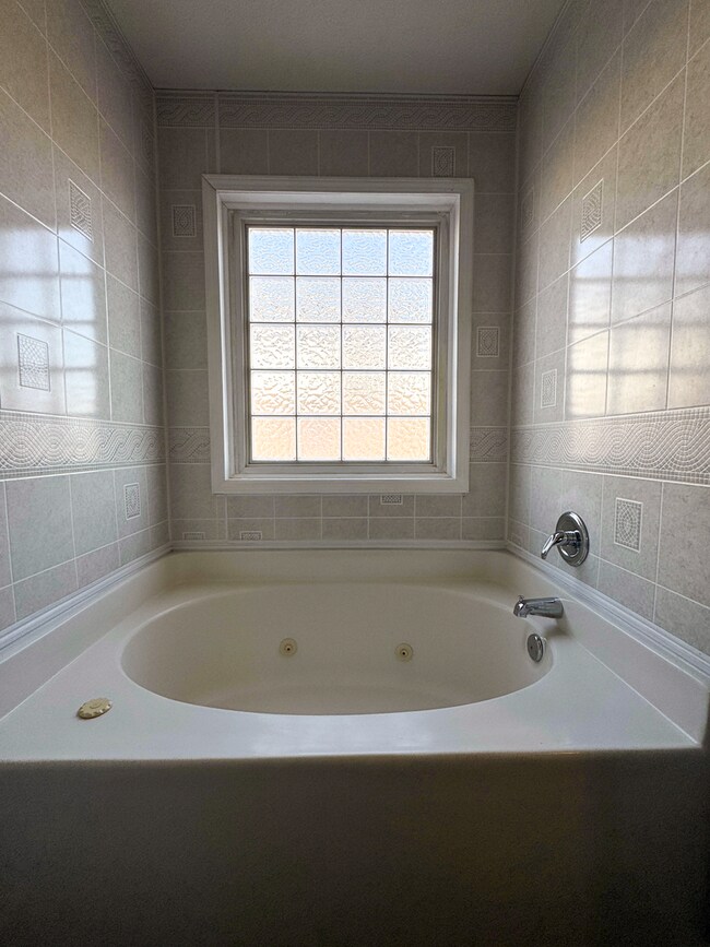 Building Photo - Lovely 3 Bed 2 Bath Home with Bonus Room