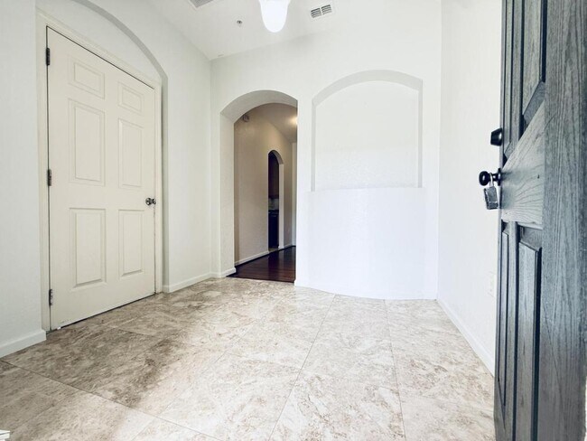 Building Photo - 2983 Ashland Ln S