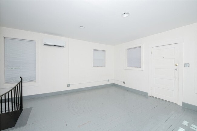 Building Photo - 206 S Sims Ave