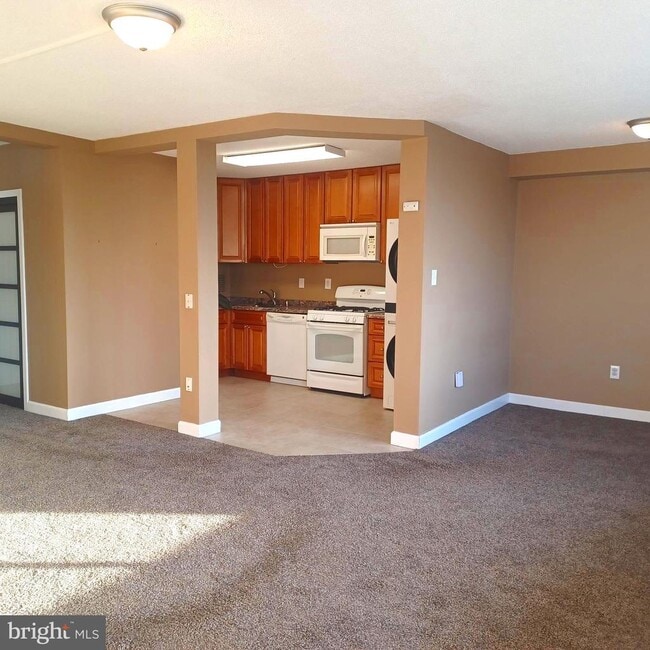 Building Photo - 3705 S George Mason Dr