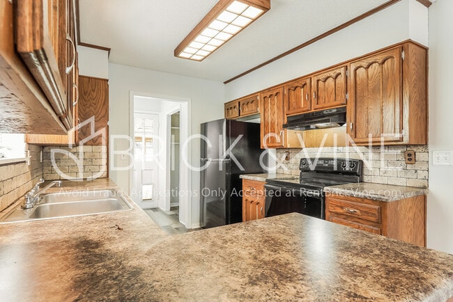 Building Photo - 2228 Cedarcrest Dr