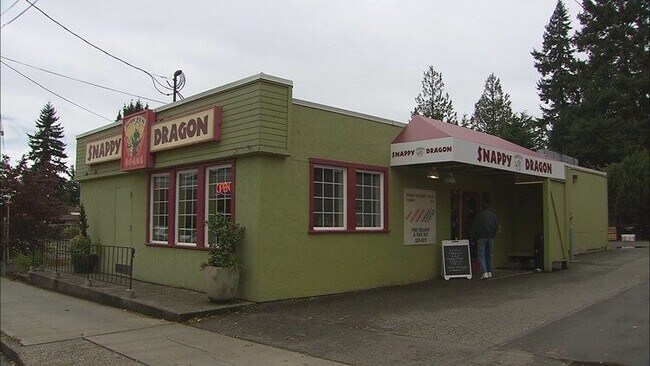 Walking distance from Snappy Dragon - 9800 Roosevelt Way NE
