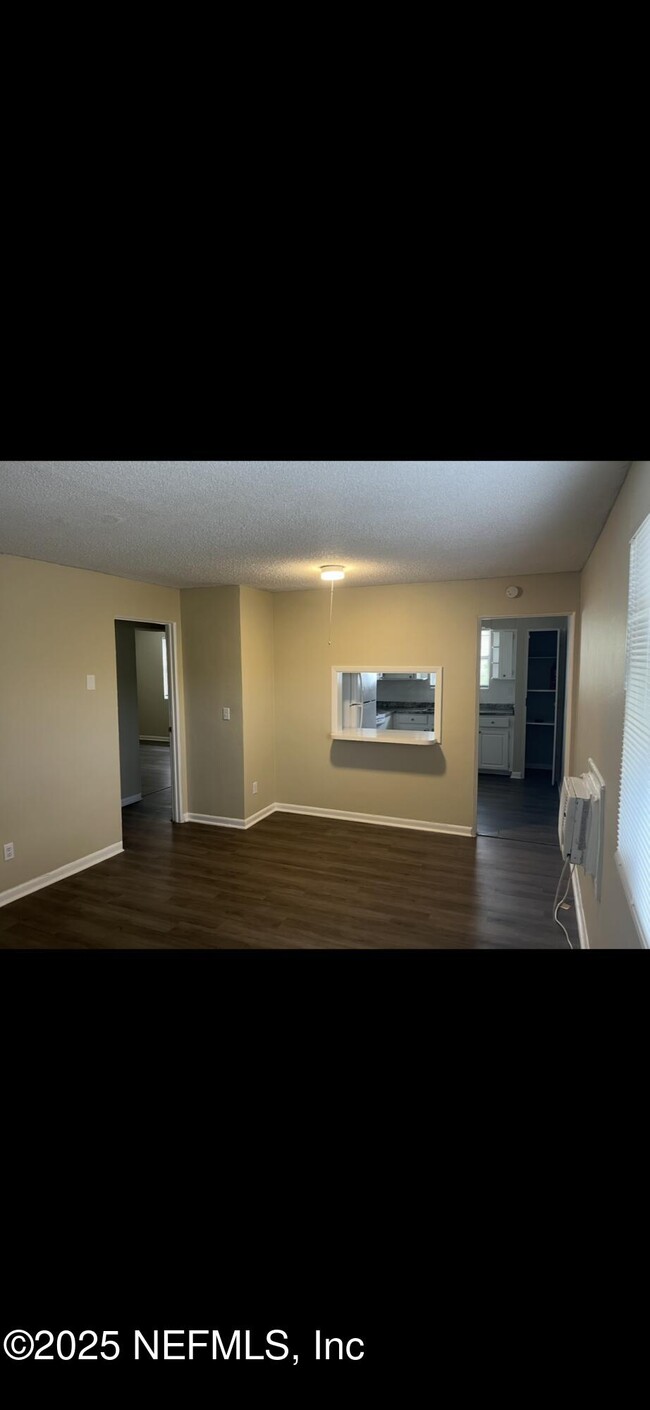 Building Photo - 1110 Caliente Dr