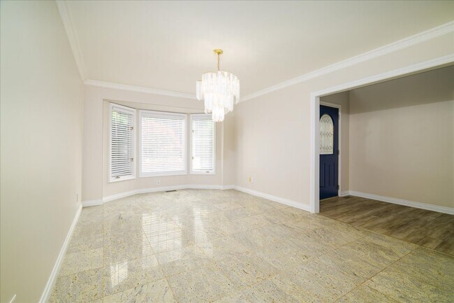 Building Photo - 38291 River Park Dr